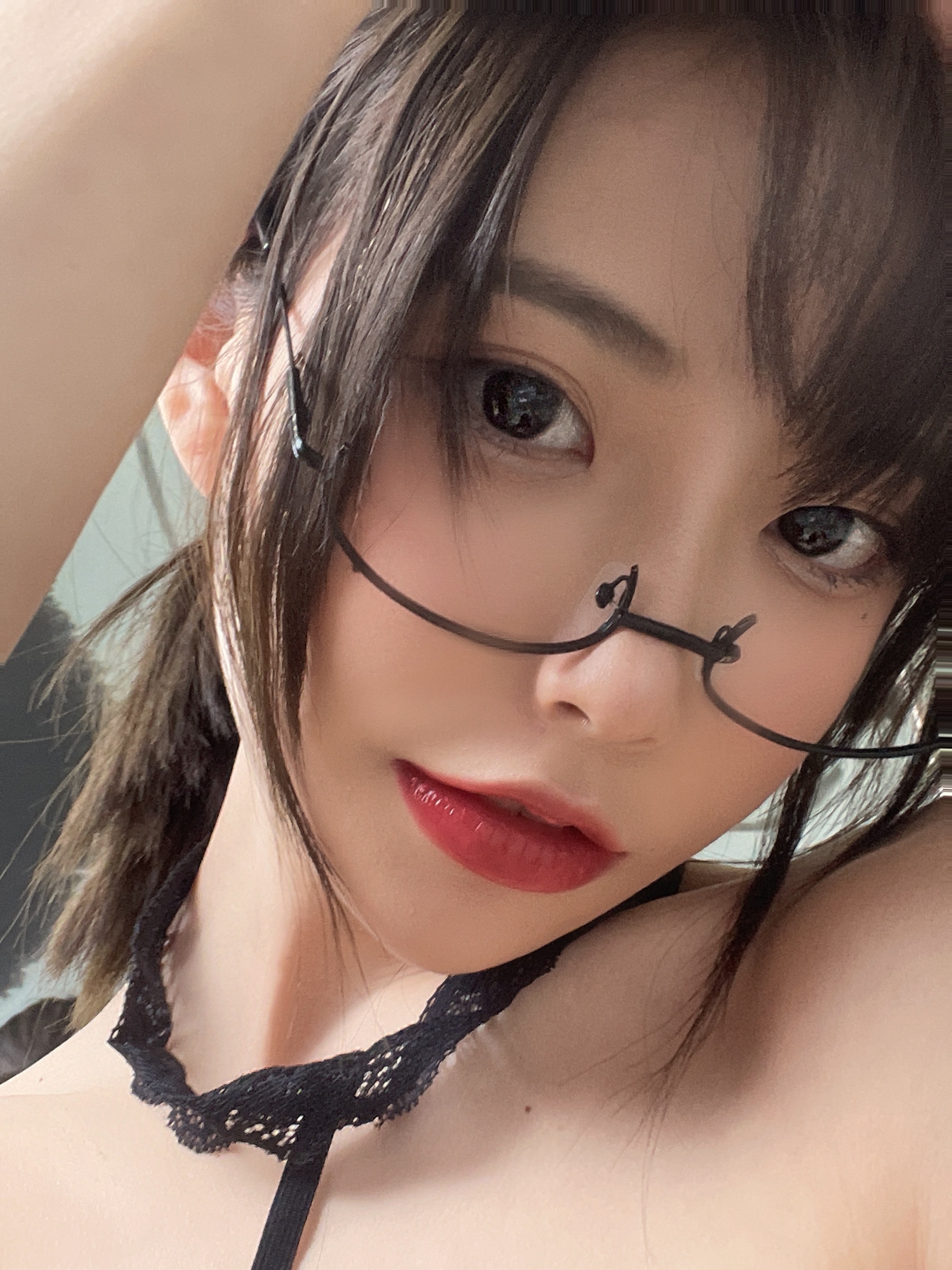 陈妮妮UNI – 黑丝yyds 14P1V 14P 1V